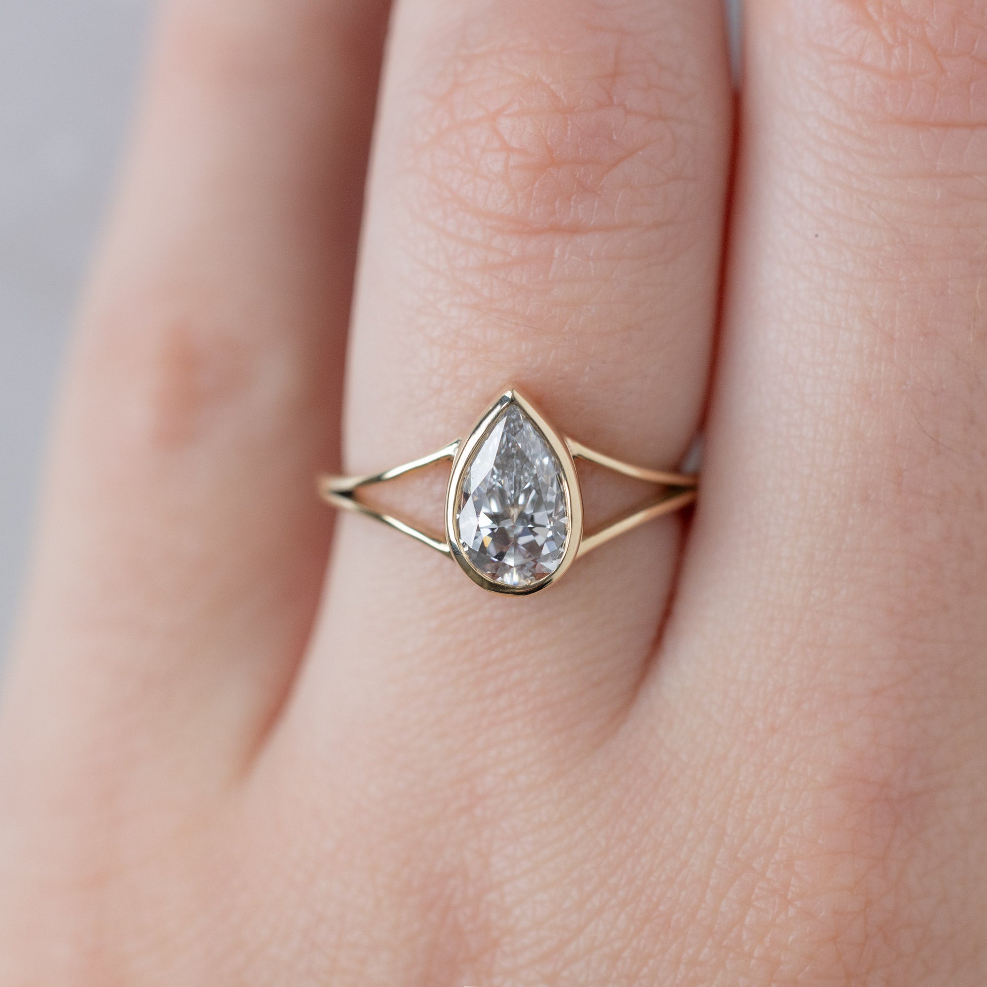Alexis Russell  Engagement Rings The Magnolia Ring | 1.25ct Pear Lab Grown White Diamond in 14K Yellow Gold